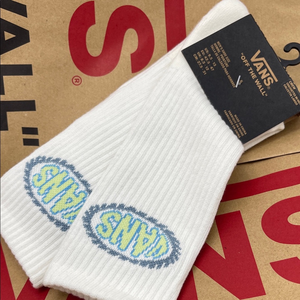 Vans White and Blue Logo Crew Socks

Vans Road Stop Crew Socks (1 pair)
